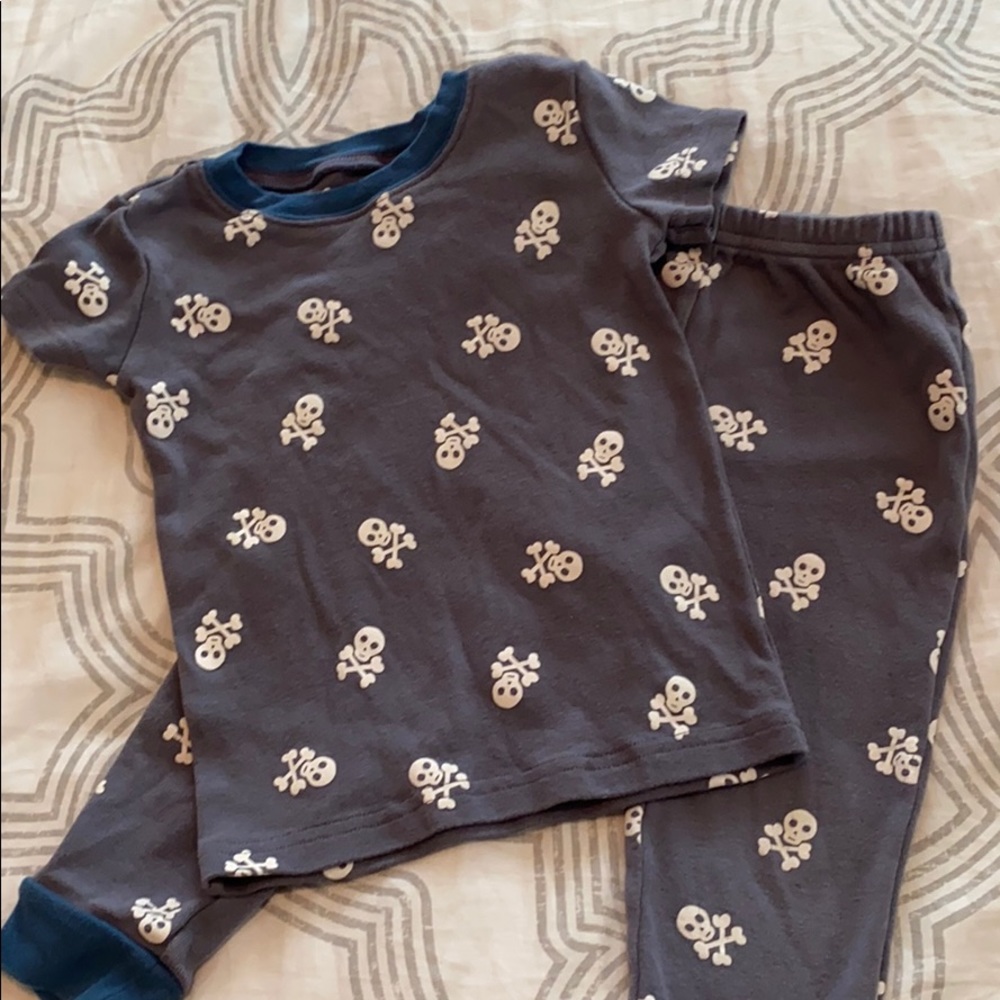 Used Tucker and Tate skull pjs 2t